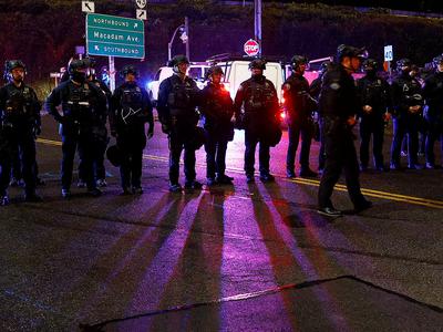 Agent službe za priseljevanje in carine ustrelil dva človeka v Portlandu