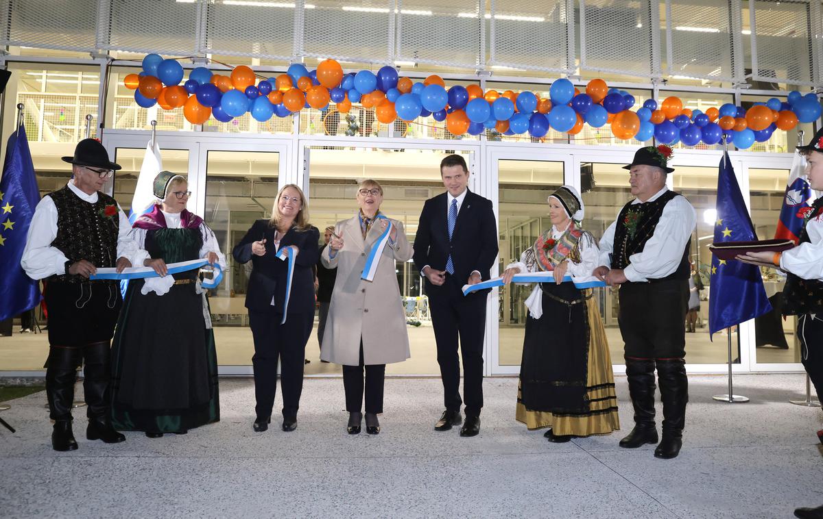 Šola Kamnik | Uradnega odprtja se je udeležila tudi predsednica Nataša Pirc Musar, ki je tudi sama nekdaj bila učenka te šole.  | Foto Občina Kamnik