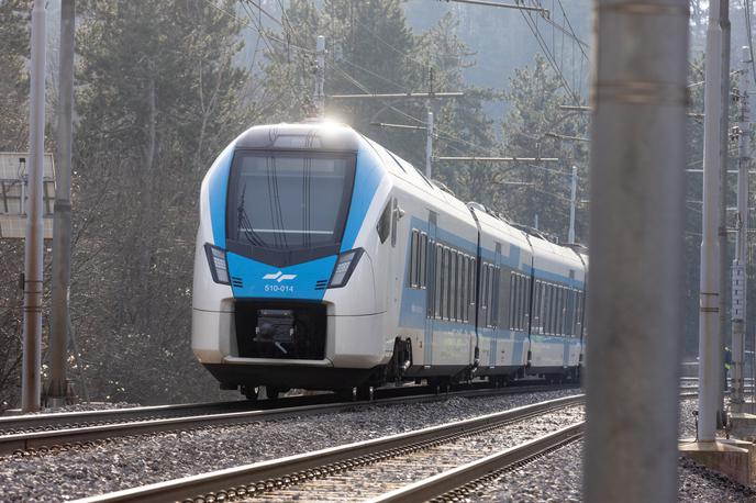 Železniška nesreča | Po prvih obvestilih je vlak, ki je vozil na tej relaciji, trčil v 43-letno žensko, ki je bila na železniški progi. | Foto Bobo