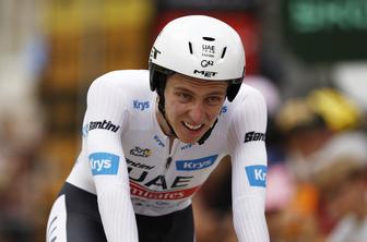 Hud udarec za Pogačarja, Vingegaard še trdneje v vodstvu