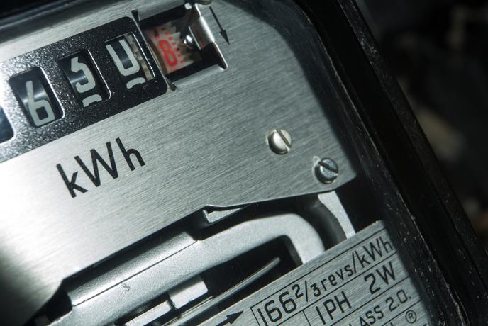Vsak mesec več kot tri evre cenejša elektrika