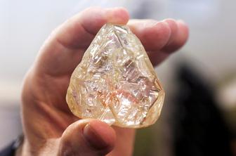 Diamant med izdelki za nego kože