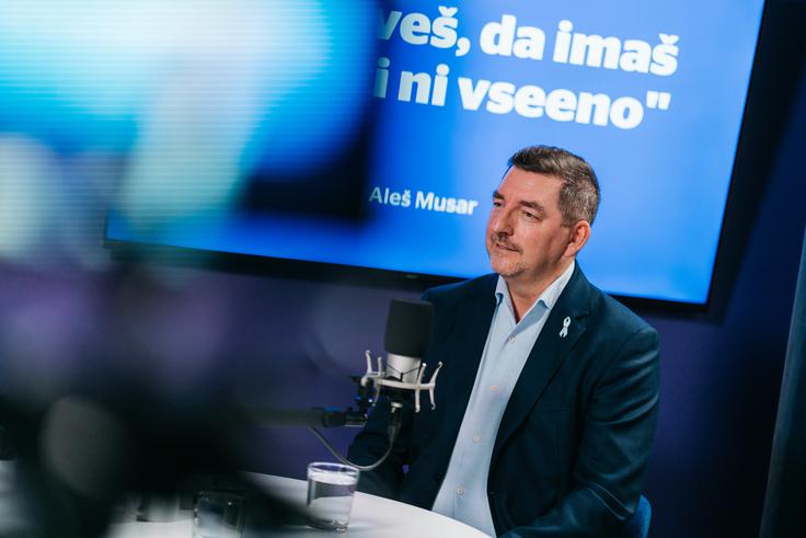 "Ker sem naravoslovec, po izobrazbi kemik, sem takoj preveril, kaj o bolezni pravi znanost, ker znanosti dejansko zaupam. In zaupam tudi svojim zdravnikom, tako da sem bil zelo hitro precej pomirjen, da je bil rak najverjetneje odkrit dovolj zgodaj," je dejal Musar.  | Foto: Jan Lukanović