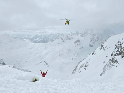 Zadnje informacije: plaz pokopal pet ljudi, med njimi sedemnajstletno dekle