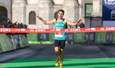 Šest kilometrov se je držal najboljših maratoncev, vendar je šlo prehitro