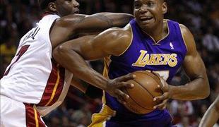 Bynum julija na operacijo kolena