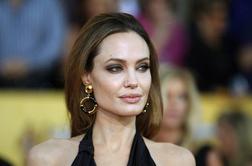 Je Angelina Jolie res noseča?