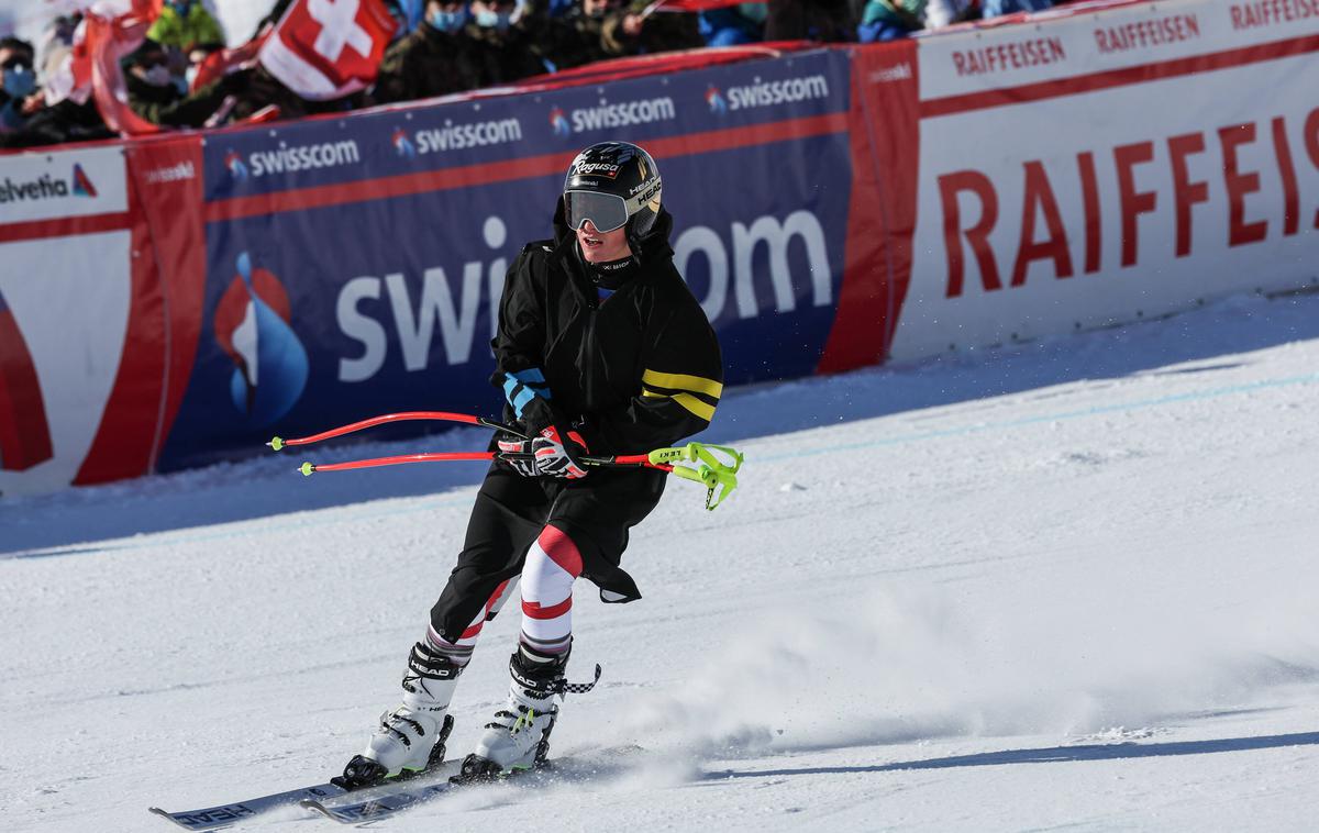 Lara Gut-Behrami | Švicarka Lara Gut-Behrami se v hudem padcu v superveleslalomu k sreči ni huje poškodovala.  | Foto Guliverimage