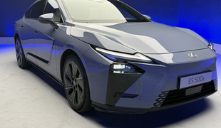Lexus ES: prvič v japonski prestižni limuzini, ki je zdaj bistveno drugačna #video