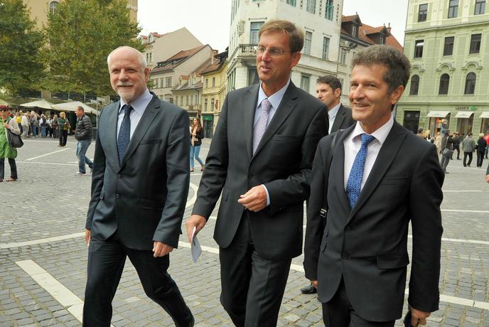 Umrl je soustanovitelj stranke SMC