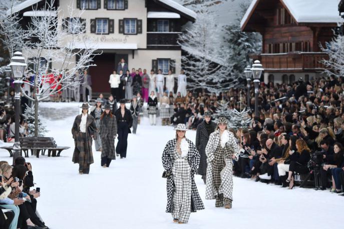 Chanel, modna revija | V Parizu se je odvila zadnja modna revija, ki jo je ustvaril Karl Lagerfeld. | Foto Getty Images