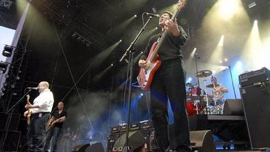 Kim Deal zapustila zasedbo Pixies