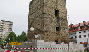 Preprečili rušenje Čeligijevega stolpa, za celovito obnovo ni denarja