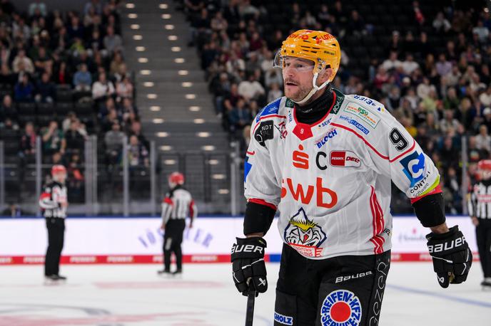 Jan Urbas | Jan Urbas je k zmagi Fischtown Pinguins prispevel tri gole. | Foto Guliverimage