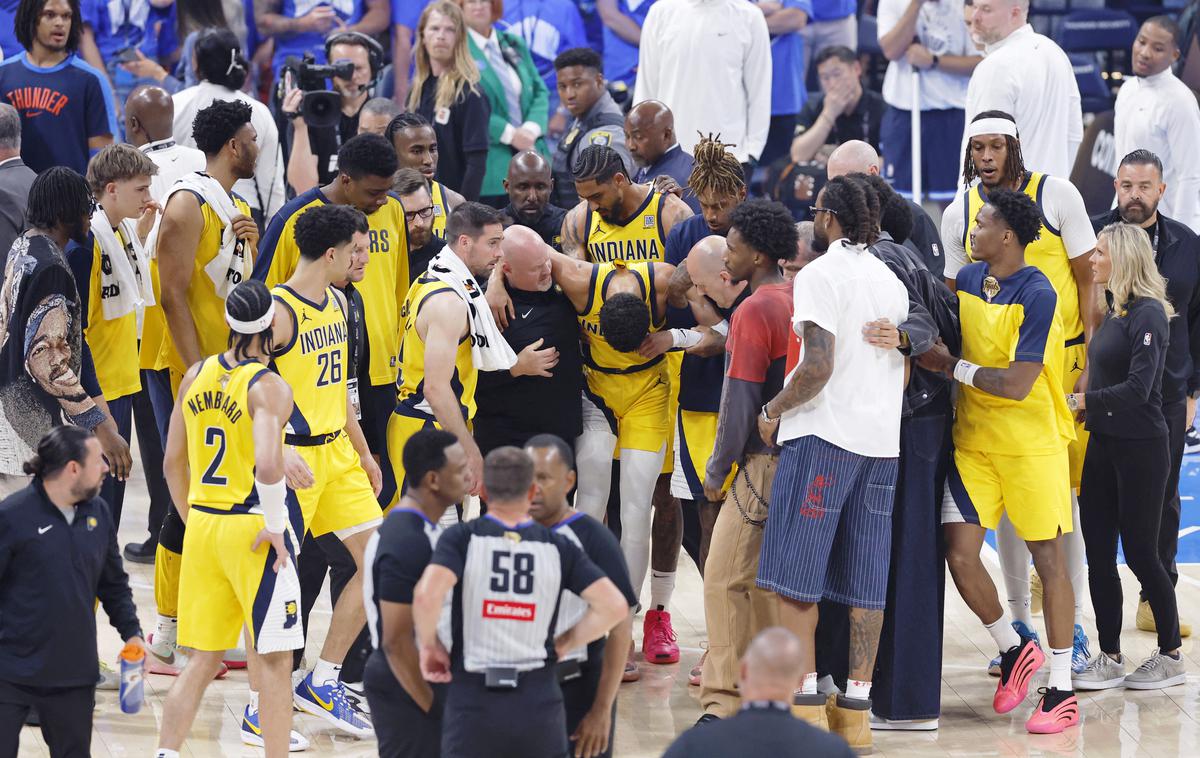 OKC Oklahoma Indiana Tyrese Haliburton | Tyrese Haliburton je v nedeljo v solzah zapustil igrišče. | Foto Reuters