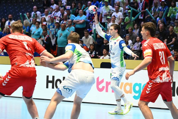 Slovenci so v drugem polčasu našli recept za Švicarje. | Foto: RZS