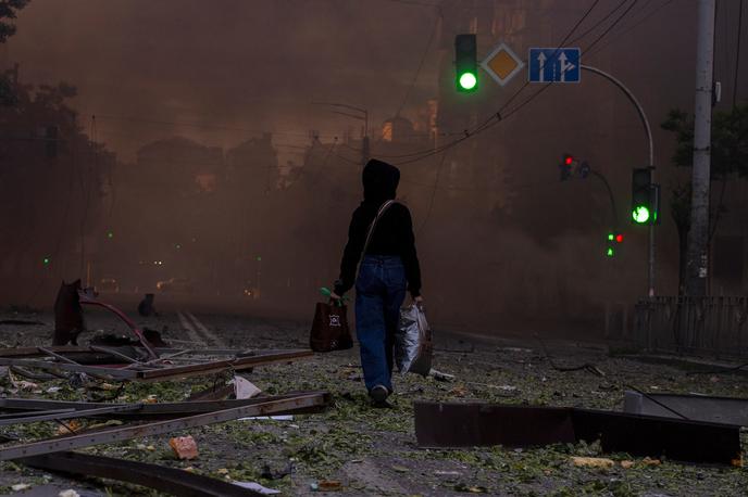 Kijev, Napad, Rusija | Prizor iz Kijeva po enem od preteklih ruskih napadov. | Foto Reuters