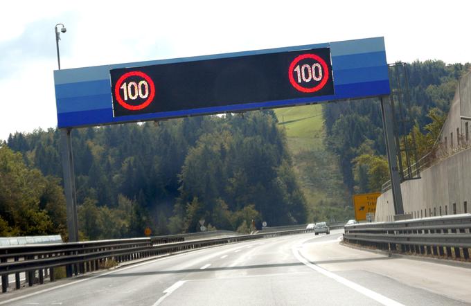 Hitrost na odseku čez Trojane je omejena na sto kilometrov na uro. | Foto: Gregor Pavšič