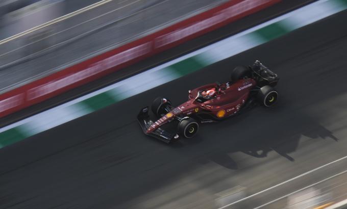 Leclerc je bil najhitrejši na obeh petkovih treningih. | Foto: AP / Guliverimage