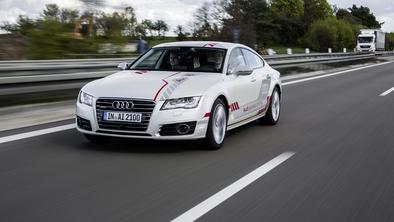 Slovenec, ki audije uči avtonomne vožnje: Ne, zaradi Tesle ne spimo slabo