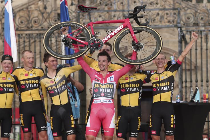 Primož Roglič je v nedeljo tretjič zapored osvojil Vuelto. | Foto: Guliverimage/Vladimir Fedorenko
