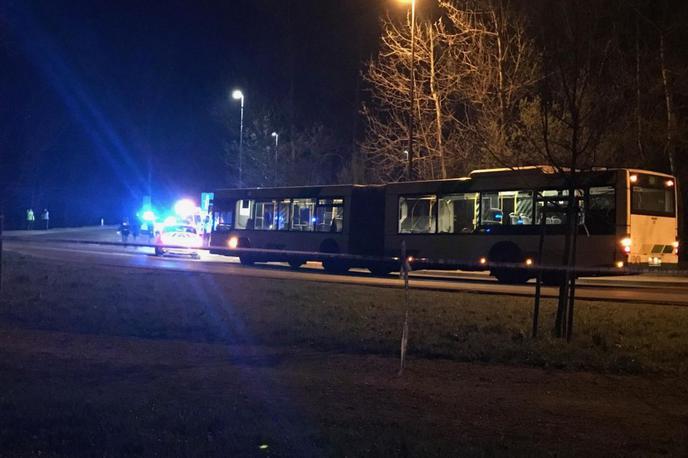 avtobus ugrabitev ljubljana lpp | Policija je avtobus ustavila malo po 21. uri blizu avtocestnega priključka Ljubljana - Center. | Foto Marko Mandušič/Delo