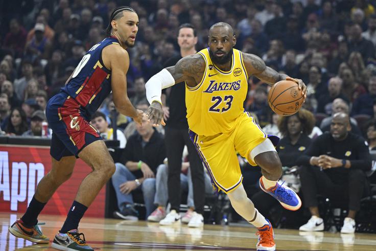 Jaylon Tyson je v prvem polčasu dosegel 13 točk in bil prvi strelec Clevelanda, LeBron James pa jih je dosegel "le" šest. | Foto: Reuters
