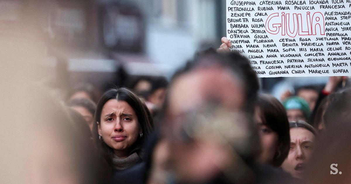 Dopo l'omicidio di una donna di 22 anni in Italia, manifestazioni contro la violenza sulle donne