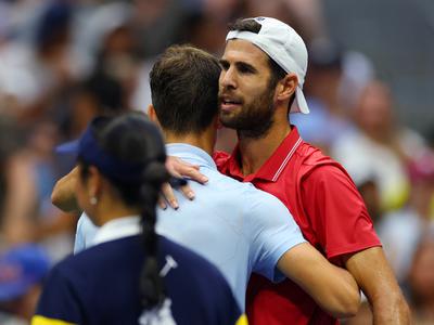 Zverev zanesljivo v polfinale, sanjski pohod Blockxa zaustavila Hačanov in poškodba