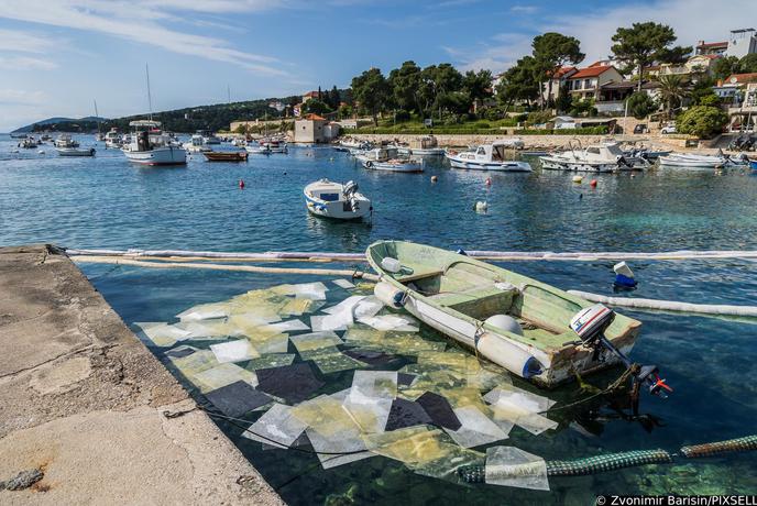 Ogromne razsežnosti katastrofe na Hvaru: nafta vse bližje sosednjim otokom #foto