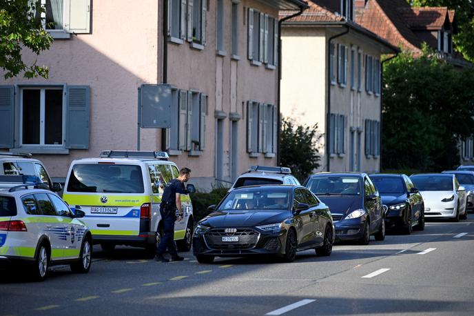 Švica policija | Storilec naj bi streljal v večjo skupino ljudi. | Foto Reuters