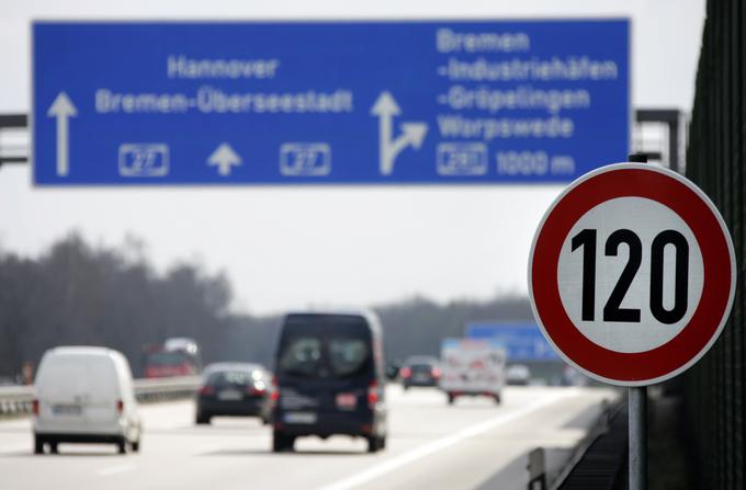 Mesto Bremen je leta 2008 sprejelo omejitev hitrosti 120 kilometrov na uro in začelo rušiti tabuje nemškega "Autobahna". | Foto: Reuters