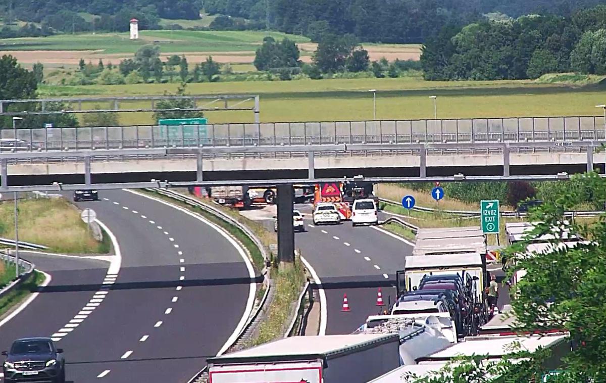 Pomurska avtocesta | Zaradi nesreče je zaprta pomurska avtocesta. Nastaja zastoj.  | Foto Promet.si / Facebook