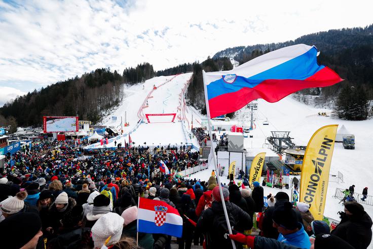 Sobotno tekmo si je ogledalo skoraj pet tisoč ljudi. | Foto: Aleš Fevžer