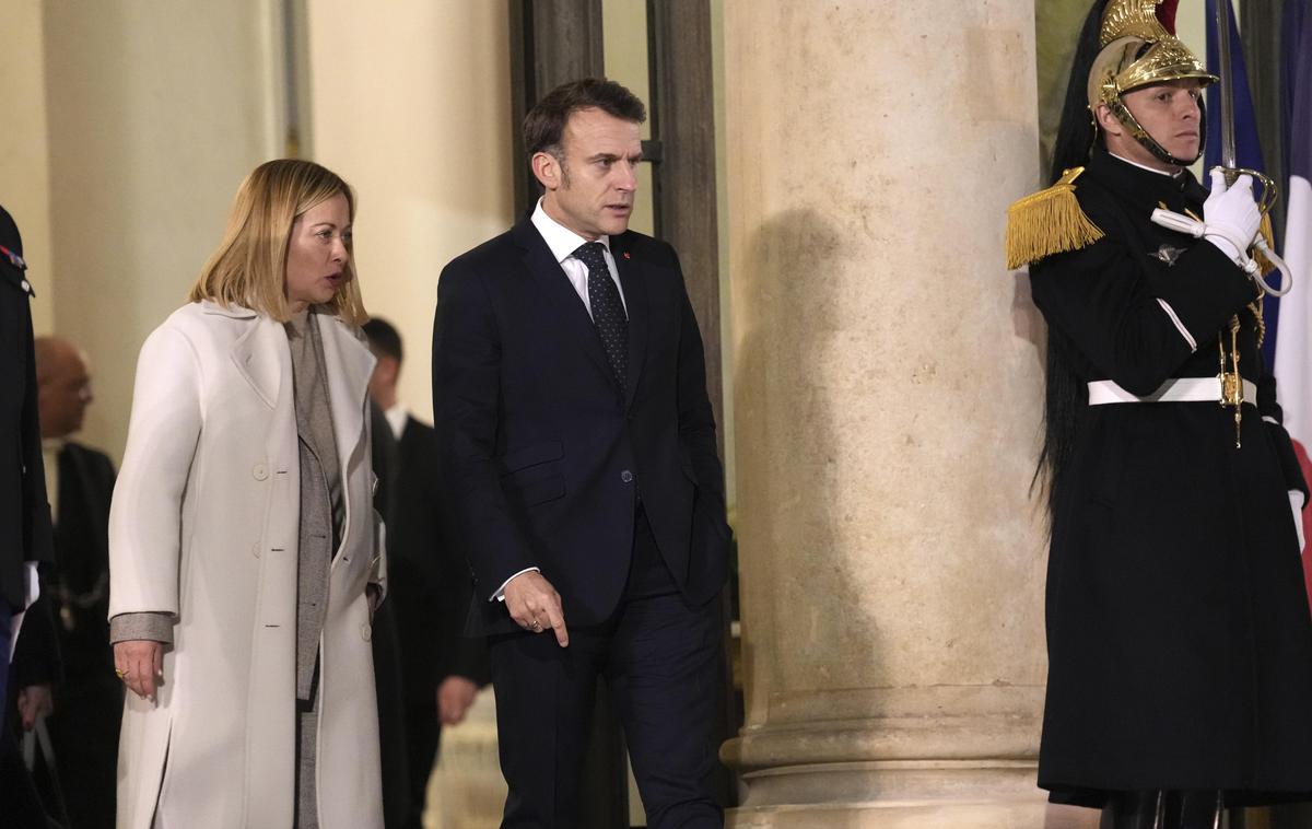 Emmanuel Macron in Giorgia Meloni | Emmanuel Macron in Giorgia Meloni naj bi merila svoje moči tudi pri izbiri novega papeža. | Foto Guliverimage