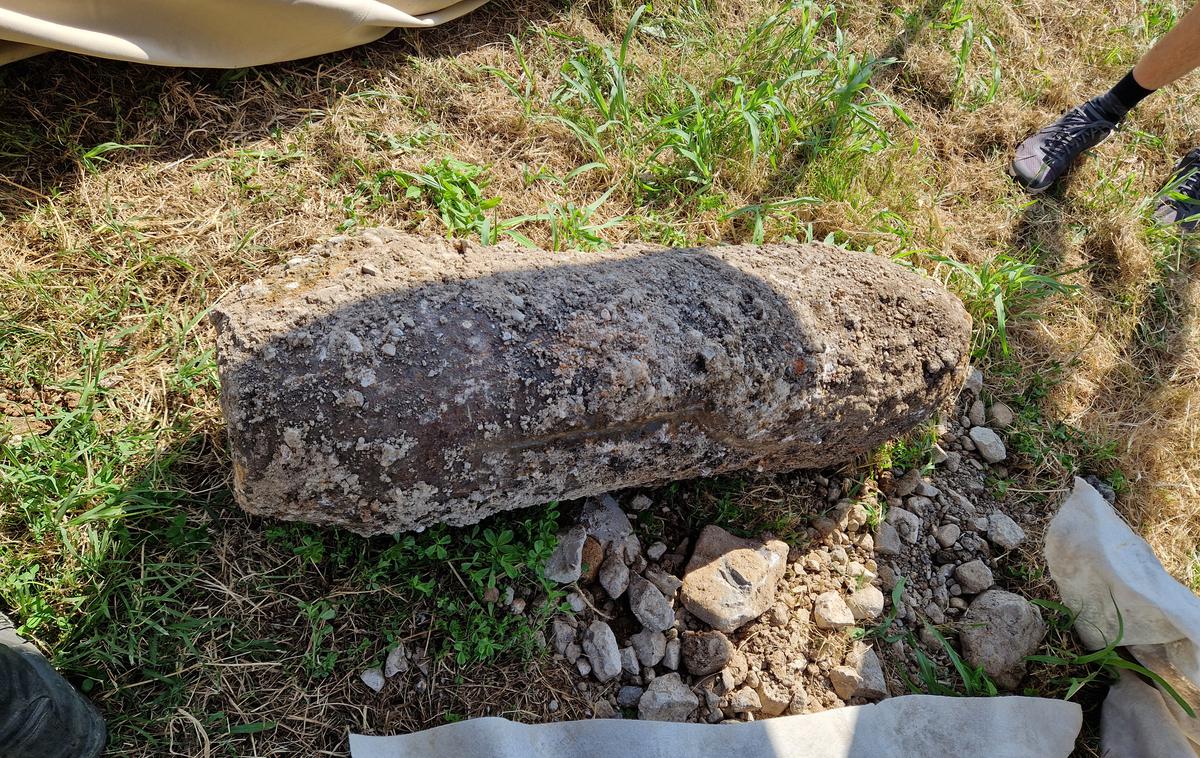 Letalska bomba | Najdena 250-kilogramska bomba je angleške izdelave in izvira iz časa druge svetovne vojne. | Foto Darko Zonjič