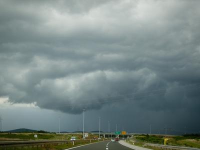 Slovenijo bodo zajele padavine, ni izključena niti toča