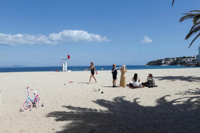 Španski premier Pedro Sanchez je napovedal, da bodo tuji turisti v Španijo lahko vstopili šele julija. | Foto: Reuters