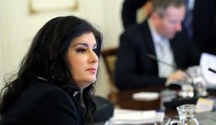 Nekdanja ministrica bo morala za dve leti v zapor