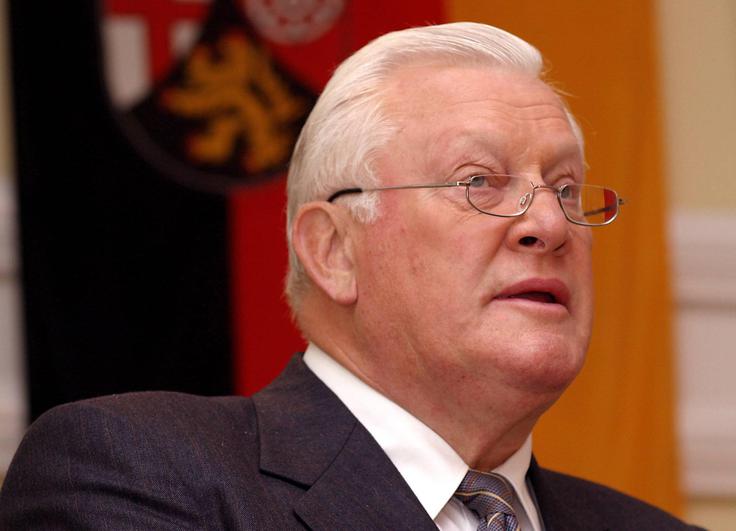 Je za gospodarsko uspešnost nujno, da se naredi čim bolj dosleden prelom s socialistično preteklostjo? Primer Litve kaže, da ni. Litva je država, ki se je leta 1991 osamosvojila od Sovjetske zveze, a kljub temu ni naredila popolnega preloma s svojo socialistično preteklostjo. Zadnji šef Komunistične partije Litve (ta je bila v času Sovjetske zveze del Komunistične partije Sovjetske zveze) Algirdas Brazauskas je leta 1993 zmagal na volitvah za predsednika države, med letoma 2001 in 2006 pa je vodil litovsko vlado. Trenutno vladajoča litovska stranka je socialdemokratska stranka, ki ima delno korenine tudi v litovski komunistični partiji. | Foto: Guliverimage