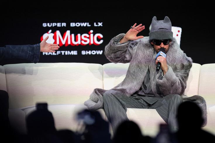 Bad Bunny bo prvi samostojni latinskoameriški umetnik z nastopom (predvidoma) povsem v španščini. | Foto: Reuters