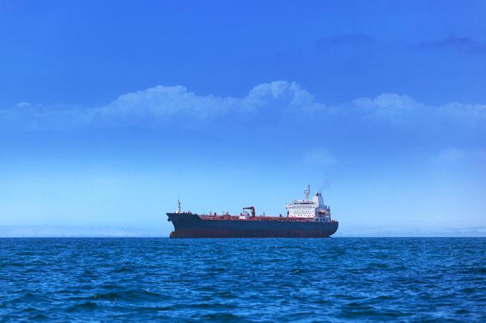 Tanker | Tanker je bil v sredo zasidran med Omišljem in Reko, njegova usoda pa je nejasna.       Fotografija je simbolična.  | Foto Getty Images