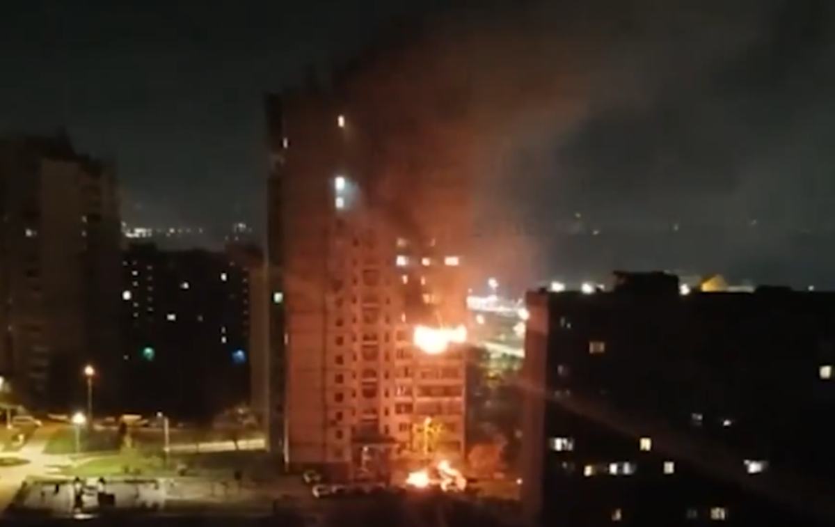 BLok, Ukrajina, Vojna v Ukrajini | Blok, v katerem je stanovala Valerija Hodemčuk in ki ga je v noči na 15. november zadel ruski dron.  | Foto X / @ZelenskyyUa