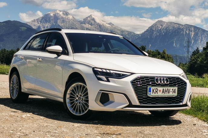 Audi A3 | Audi velik poudarek namenja žarometom, zato so serijsko vgrajeni žarometi LED, za doplačilo pa so na voljo še matrični žarometi. Dnevne luči LED se vizualno razlikujejo tudi med paketi. | Foto Gašper Pirman