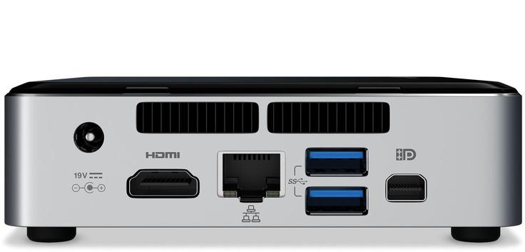 Intel NUC zadaj. Od leve proti desni: priključek za napajalnik, izhod za priklop zaslona ali televizorja HDMI, internetni priključek, dva izhoda USB 3.0, izhod Mini DisplayPort za priklop zaslona. | Foto: 