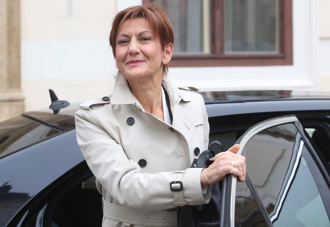 Ključno je vprašanje, ali bo morala s položaja oditi še ministrica za gospodarstvo Martina Dalić. | Foto: STA ,