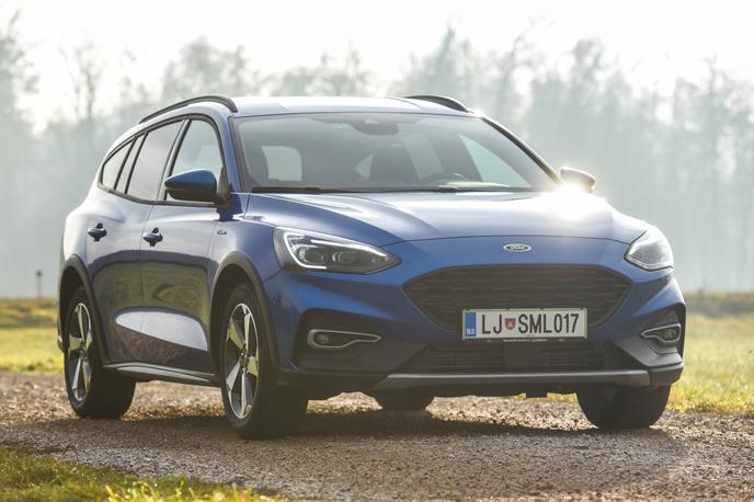 Ford focus | Ford je focusu namenil nekaj sprememb. Slovenski avto leta 2019 je dobil blago hibridni bencinski motor, ki zamenjuje 1,5-litrskega in prinaša malenkost manjšo porabo in emisije. | Foto Gašper Pirman