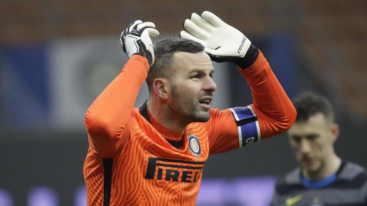 Samir Handanović se bo poskušal z milanskim Interjem prvič v karieri prebiti med 16 najboljših v ligo prvakov. | Foto: Guliverimage/Vladimir Fedorenko