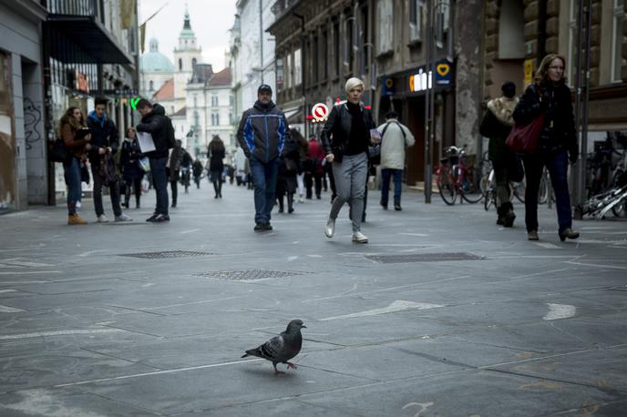 Čopova ulica | Strožje ukrepe za zamejitev širjenja bolezni covid-19 je na petkovi seji sprejela vlada. | Foto Ana Kovač