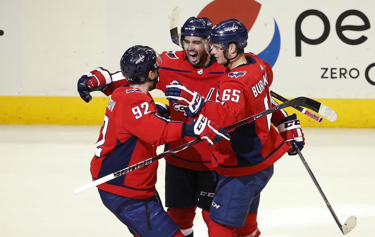 Washington | Veselje hokejistov Washingtona po zmagovitem zadetku, s katerim so prekinili niz dveh zaporednih porazov. | Foto Reuters